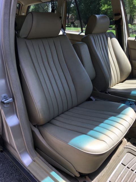 1989 Mercedes-Benz 300-Series