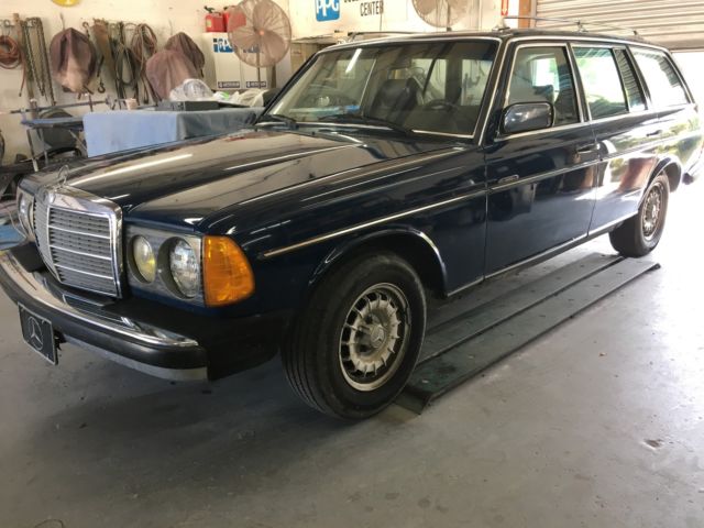 1985 BLUE Mercedes-Benz 300-Series WAGON