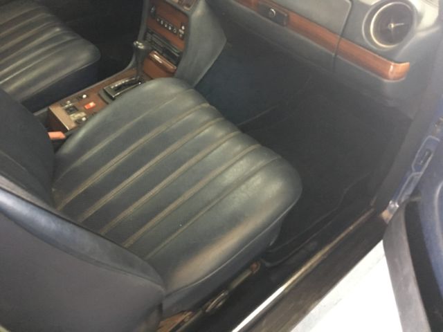 1985 BLUE Mercedes-Benz 300-Series WAGON