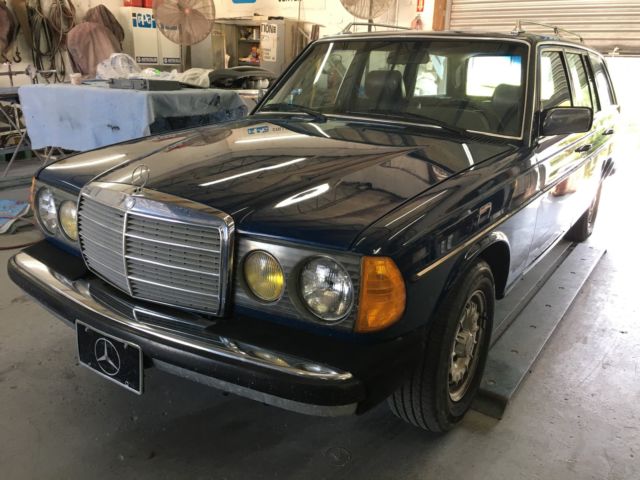 1985 BLUE Mercedes-Benz 300-Series WAGON