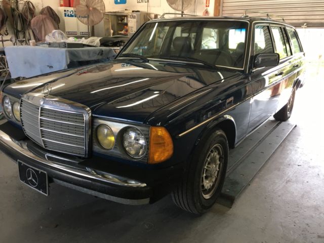 1985 BLUE Mercedes-Benz 300-Series WAGON