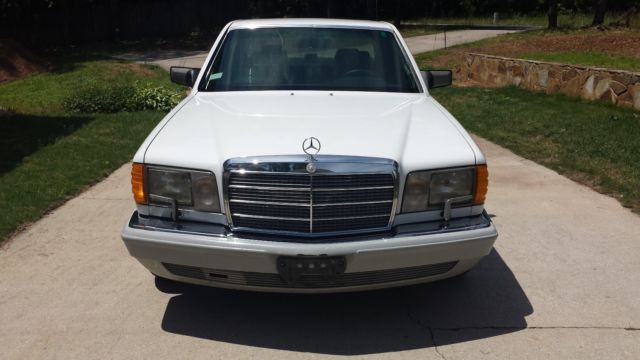 1991 White Mercedes-Benz 300-Series Sedan