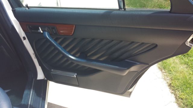 1991 White Mercedes-Benz 300-Series Sedan