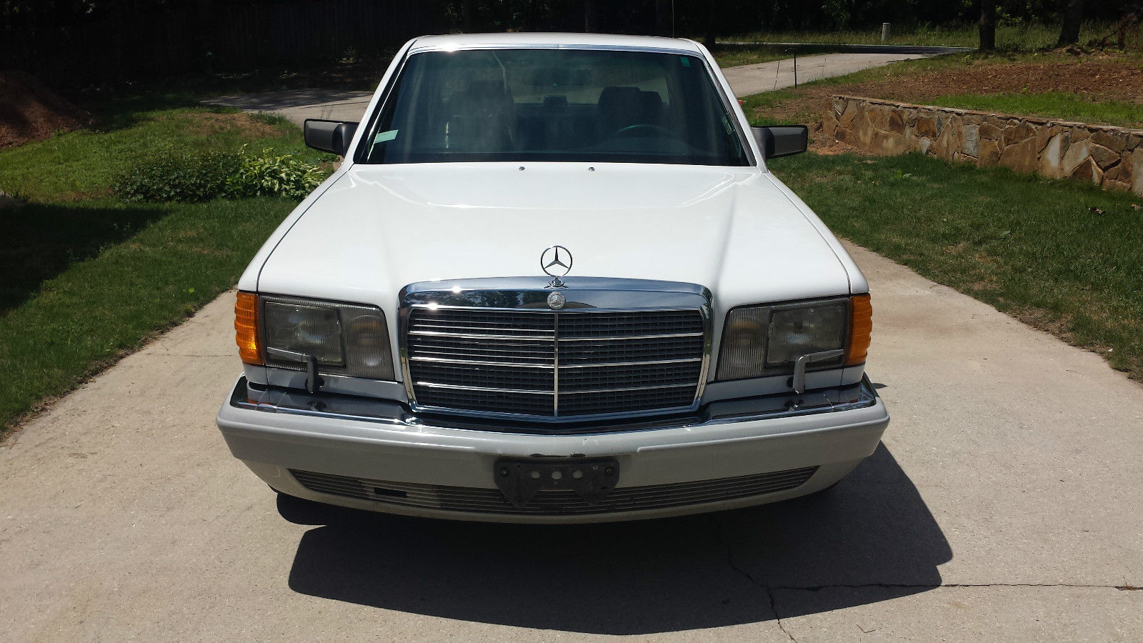 1991 White Mercedes-Benz 300-Series Sedan