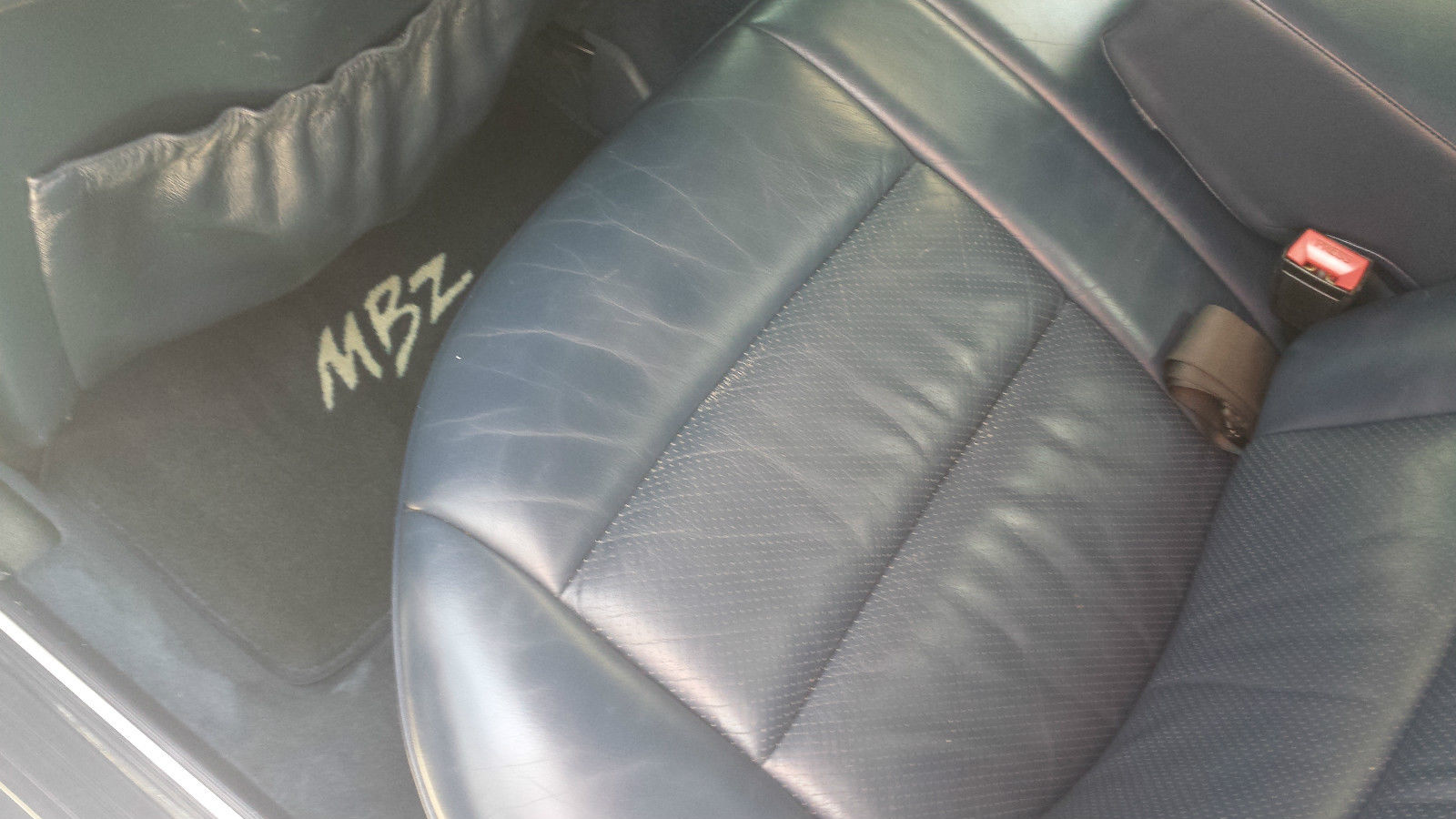 1991 White Mercedes-Benz 300-Series Sedan