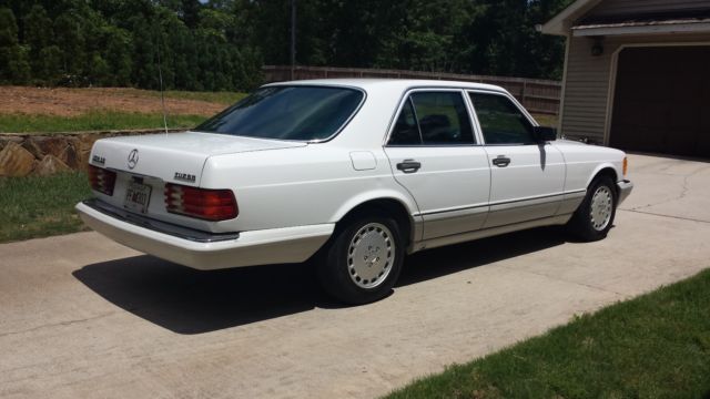 1991 White Mercedes-Benz 300-Series Sedan