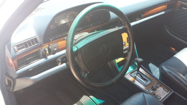 1991 White Mercedes-Benz 300-Series Sedan