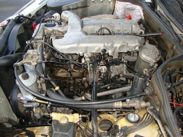 1990 White Mercedes-Benz 300-Series Sedan