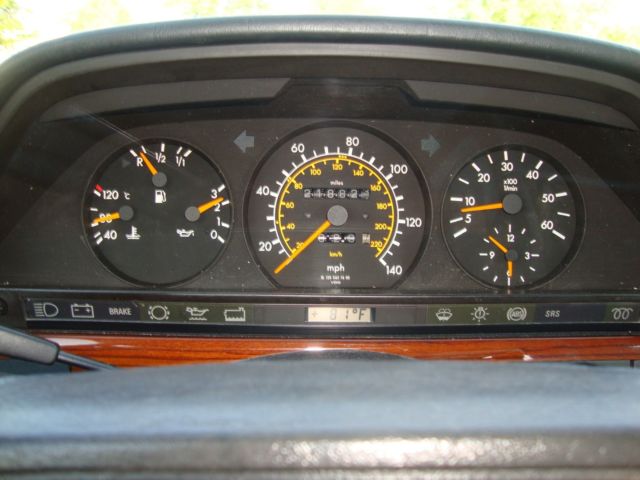 1990 White Mercedes-Benz 300-Series Sedan