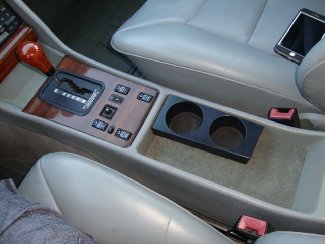 1990 White Mercedes-Benz 300-Series Sedan