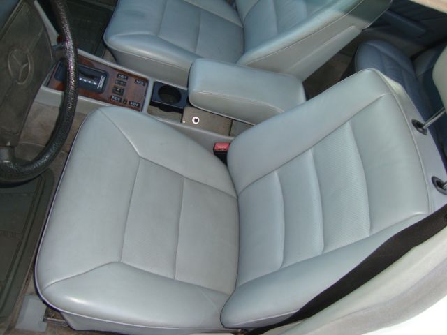 1990 White Mercedes-Benz 300-Series Sedan