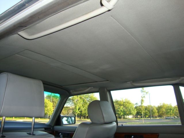 1990 White Mercedes-Benz 300-Series Sedan