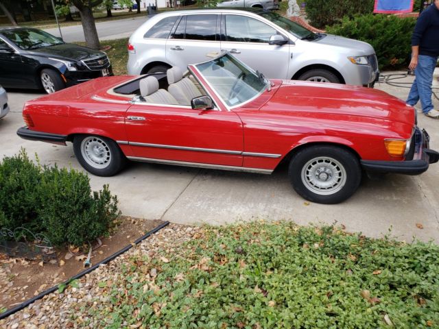 1985 Red Mercedes-Benz SL-Class Convertible