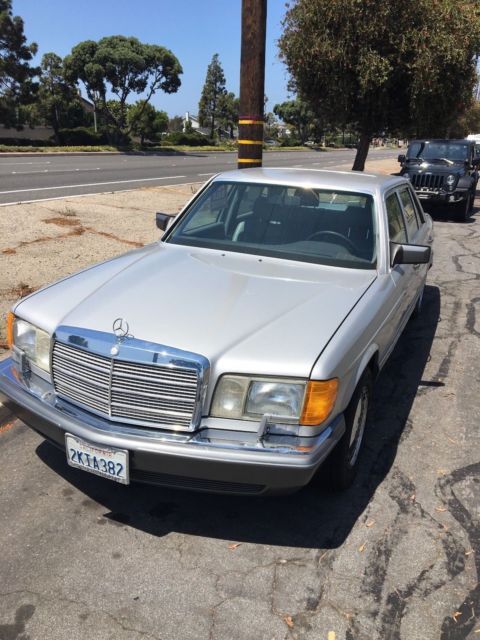 1987 Silver Mercedes-Benz 400-Series