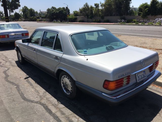 1987 Silver Mercedes-Benz 400-Series