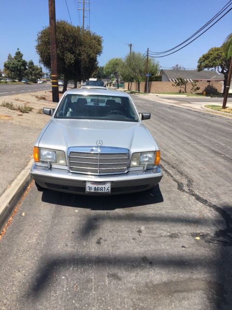 1987 Silver Mercedes-Benz 400-Series