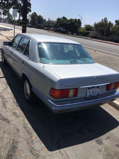 1987 Silver Mercedes-Benz 400-Series