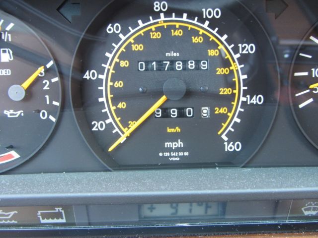 1989 Black Mercedes-Benz 400-Series Sedan