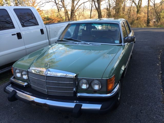1974 Green Mercedes-Benz 400-Series
