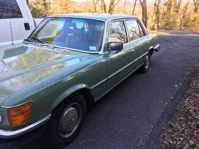 1974 Green Mercedes-Benz 400-Series