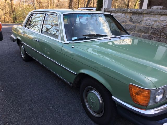 1974 Green Mercedes-Benz 400-Series