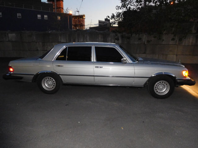 1979 Burgundy Mercedes-Benz 6.9 Sedan