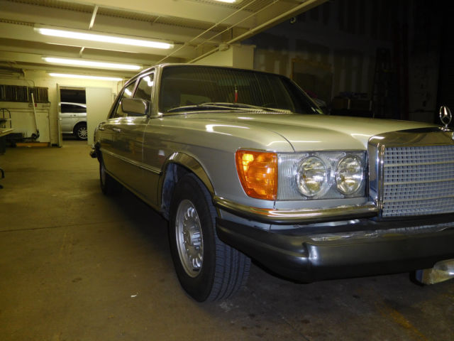 1979 Burgundy Mercedes-Benz 6.9 Sedan