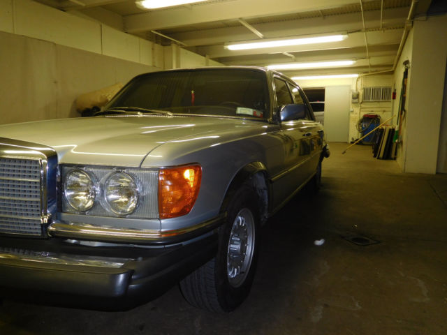 1979 Burgundy Mercedes-Benz 6.9 Sedan