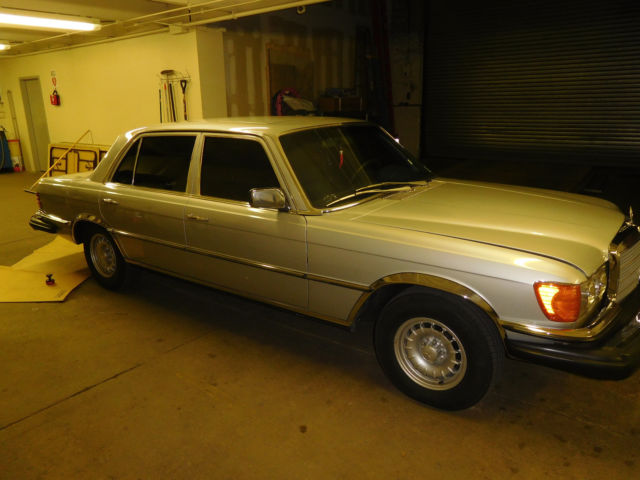 1979 Burgundy Mercedes-Benz 6.9 Sedan