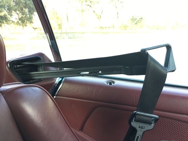 1986 Silver Mercedes-Benz 500-Series Coupe