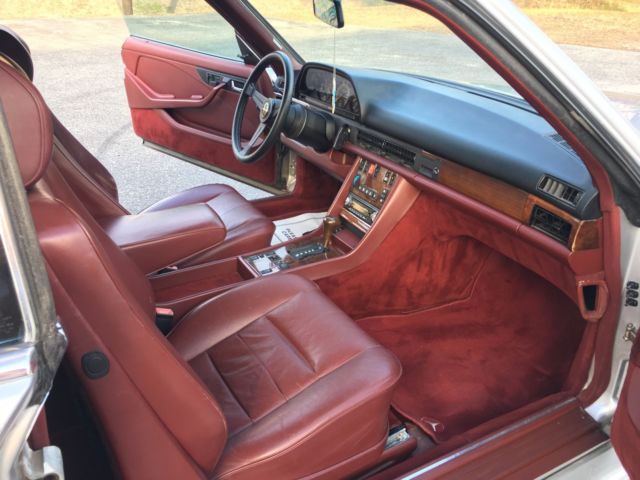 1986 Silver Mercedes-Benz 500-Series Coupe