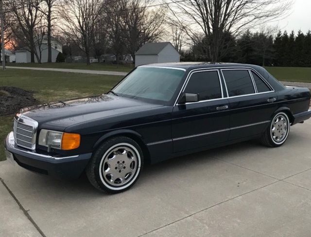 1989 Dark Blue Mercedes-Benz 500-Series