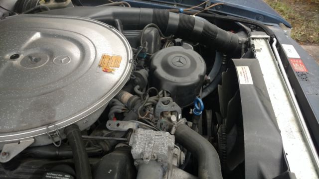 1986 Blue Mercedes-Benz SL-Class Coupe