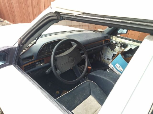 1989 White Mercedes-Benz S-Class Convertible
