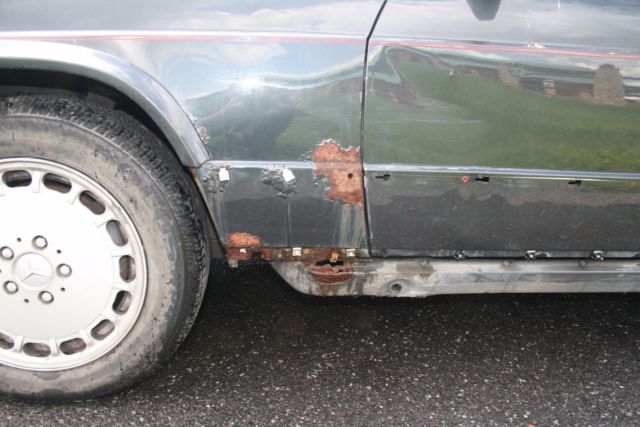 1986 Black Mercedes-Benz 190-Series Sedan