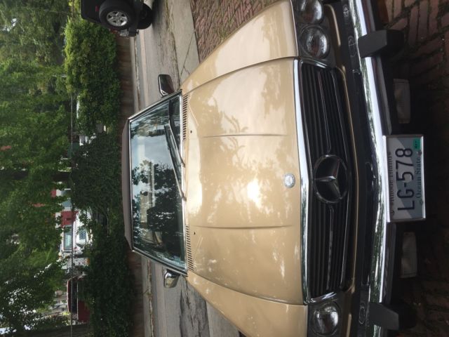 1988 Gold Mercedes-Benz SL-Class Convertible