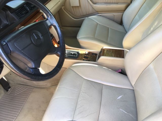 1992 Black Mercedes-Benz 300-Series Sedan