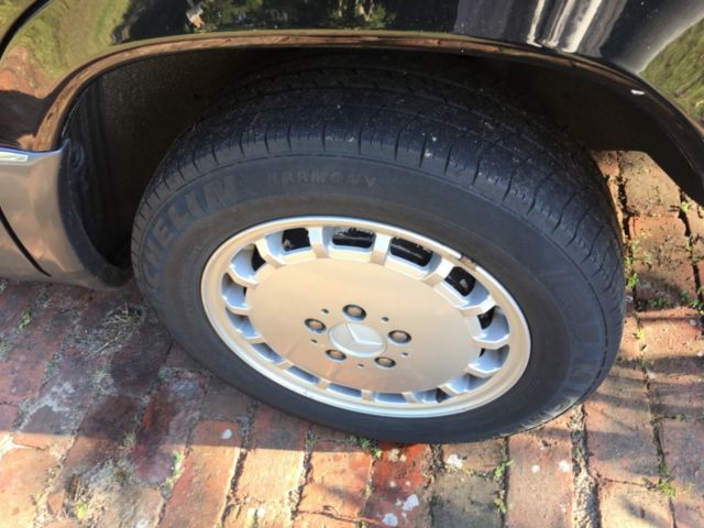 1992 Black Mercedes-Benz 300-Series Sedan