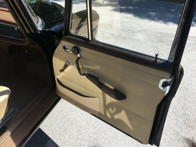 1967 Black Mercedes-Benz 200-Series Sedan