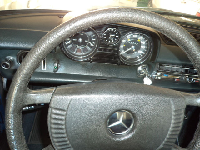 1971 Mercedes-Benz 200-Series Sedan