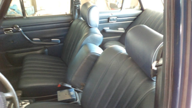 1971 Mercedes-Benz 200-Series Sedan