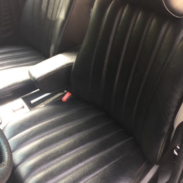 1981 Black Mercedes-Benz 200-Series Sedan