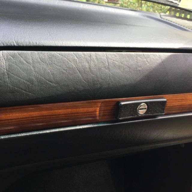 1981 Black Mercedes-Benz 200-Series Sedan