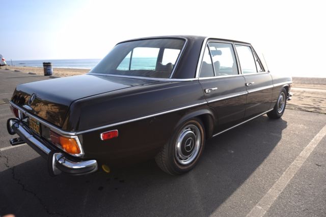 1972 Brown Mercedes-Benz 200-Series Sedan