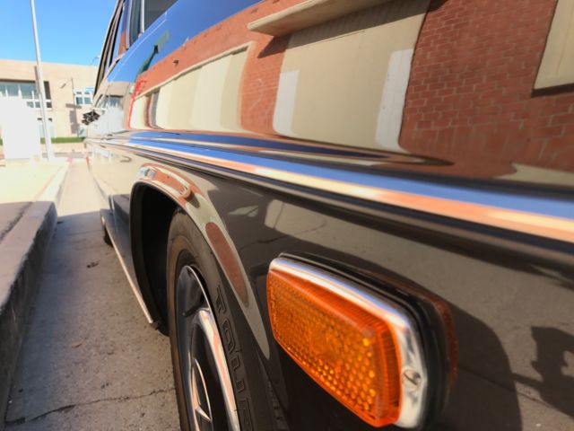 1972 Brown Mercedes-Benz 200-Series Sedan