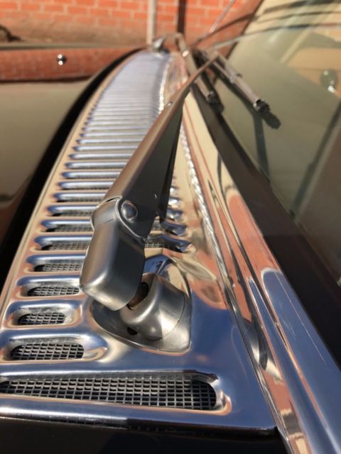 1972 Brown Mercedes-Benz 200-Series Sedan