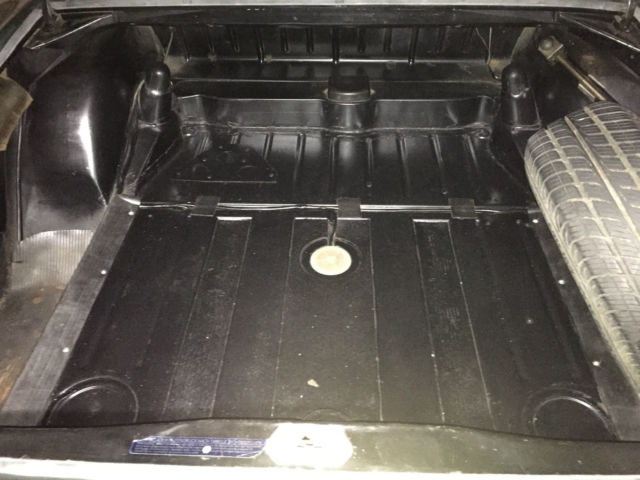 1967 Green/Black Mercedes-Benz 200-Series Coupe