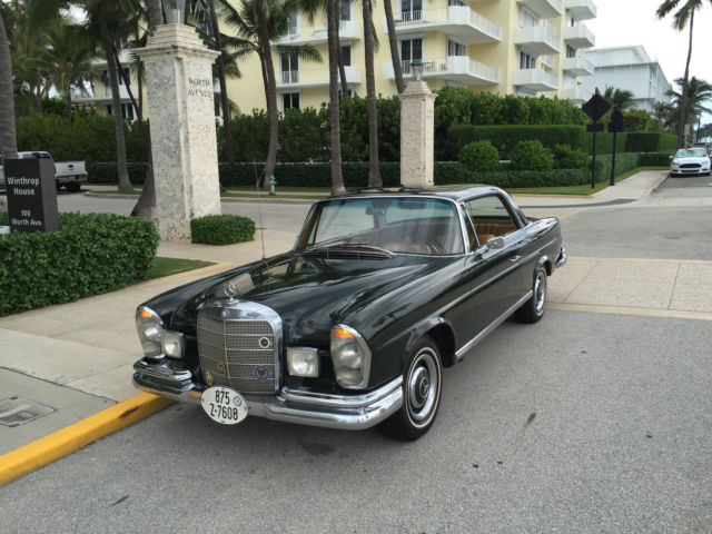 1967 Green/Black Mercedes-Benz 200-Series Coupe