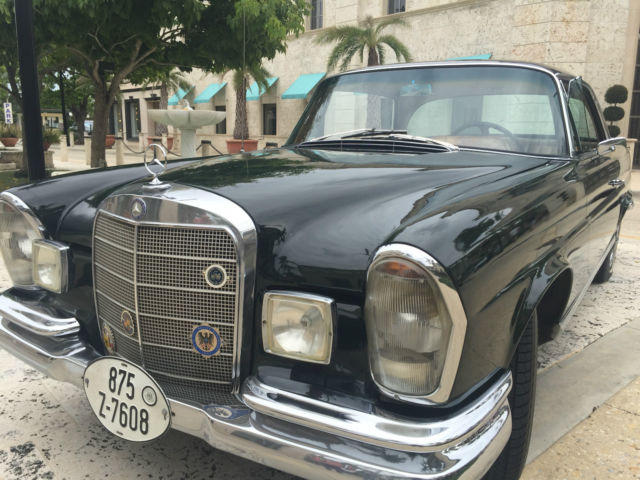 1967 Green/Black Mercedes-Benz 200-Series Coupe