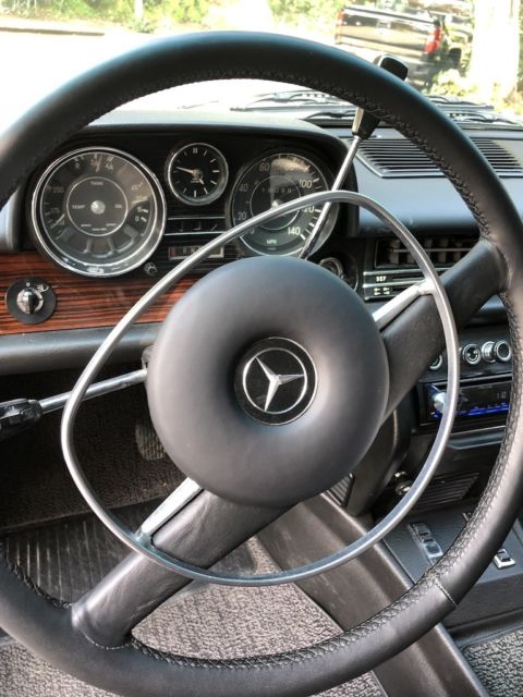 1971 Mercedes-Benz 200-Series Coupe